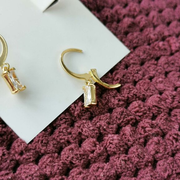 Alicia Bonnie Gold White Crystal Twinkling Treasure earrings NEW - Picture 2 of 3